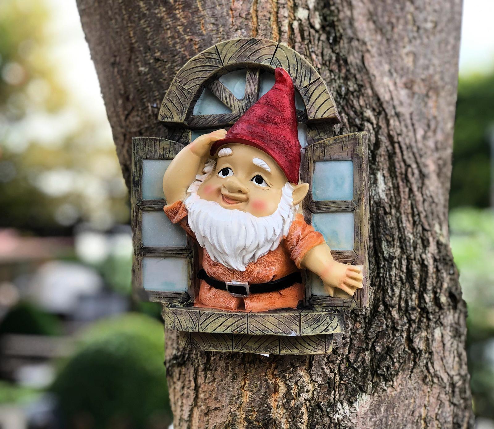 Design Toscano Window Gnome Tree Sculpture 3